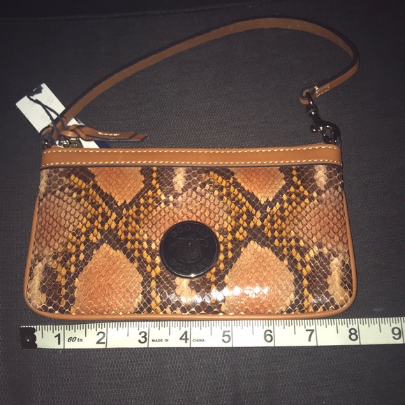 Dooney & Bourke - Picture 1 of 6